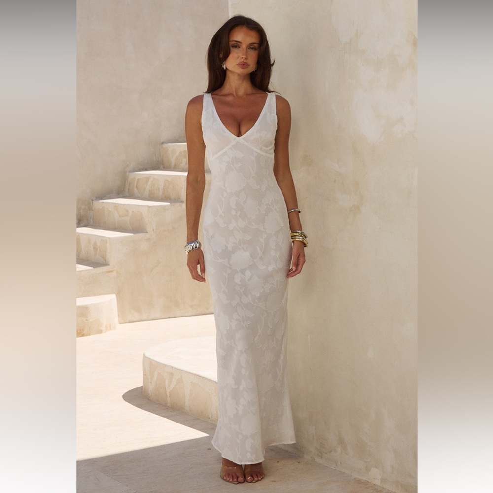 Runaway the Label Amarna Maxi Dress - Elegant White Floral Maxi Dress